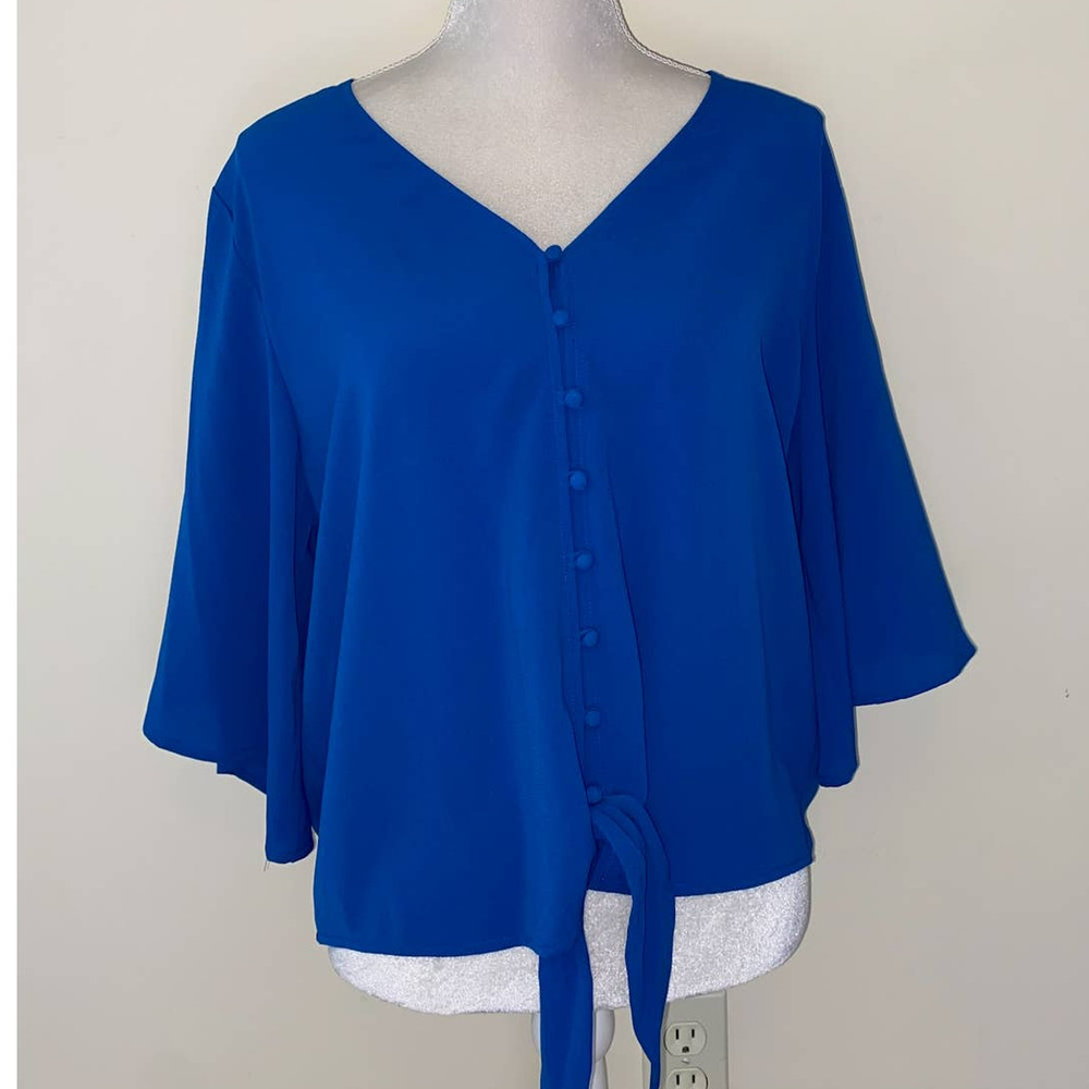 BLUE VNECK BLOUSE VINCE CAMUTO SIZE LARGE